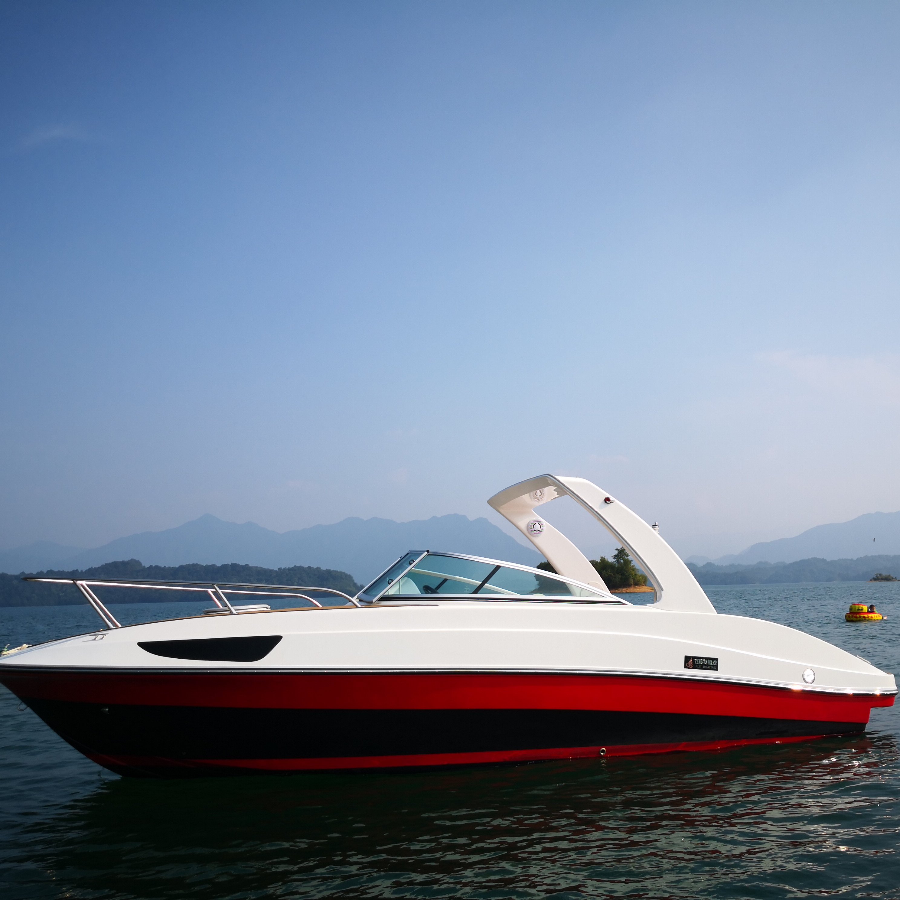 L0219 24ft Fiberglass Luxury Yacht Fishing Boat Wakeboarding Speed Boating Water Sport